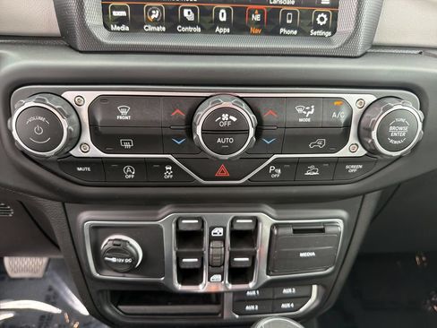Used 2023 Jeep Gladiator Overland AWD/4WD image 26