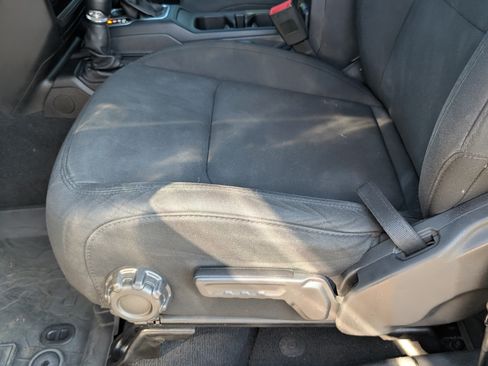 Used 2018 Jeep Wrangler Unlimited Sport S AWD/4WD image 13