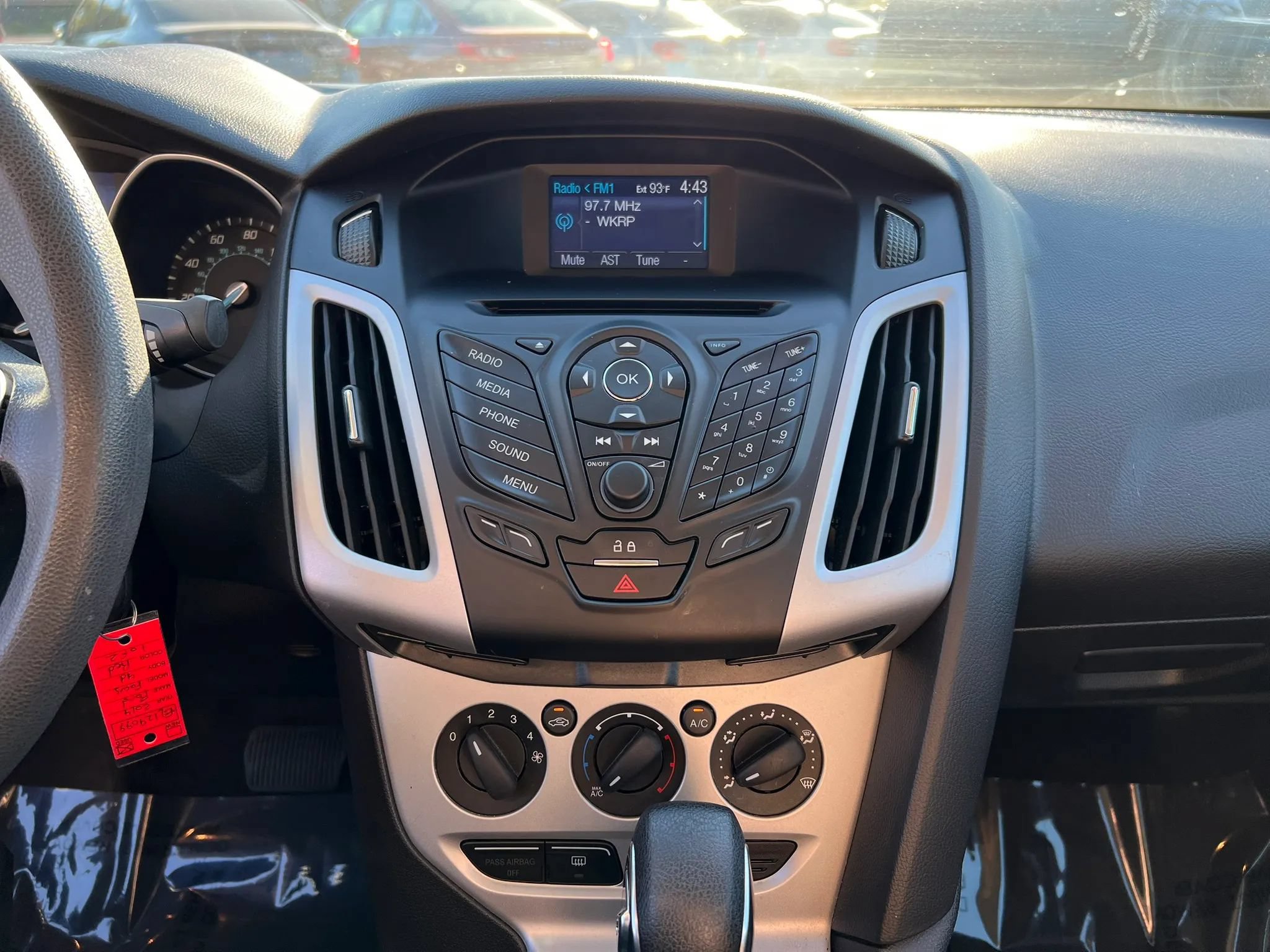 Used 2014 Ford Focus SE FWD image 17