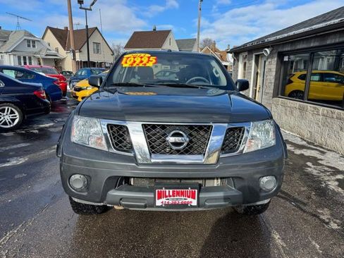Used 2013 Nissan Frontier SV image 2