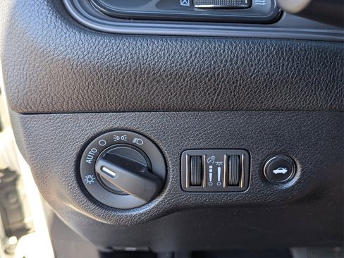 Used 2023 Dodge Challenger SXT image 33