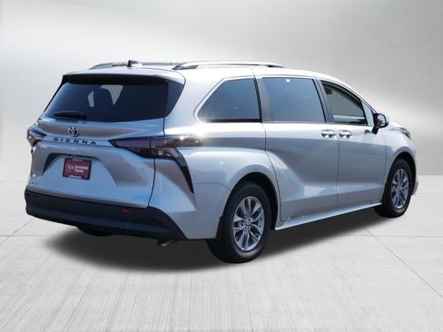 Certified 2025 Toyota Sienna XLE w/ XLE Plus Package AWD/4WD image 7