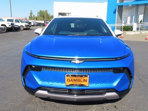 Used 2025 Chevrolet Equinox EV LT w/ Convenience Package II image 2