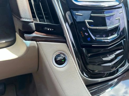 Used 2017 Cadillac Escalade ESV Premium Luxury image 28