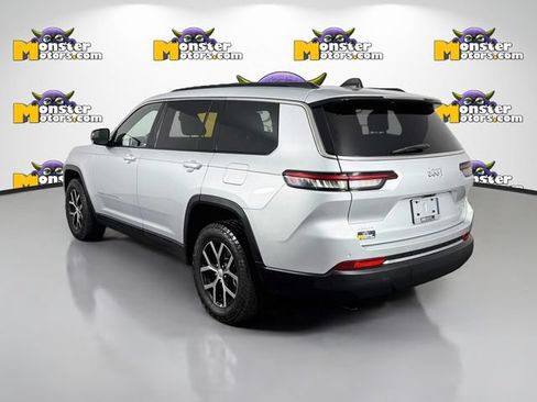 Used 2024 Jeep Grand Cherokee L Limited AWD/4WD image 7
