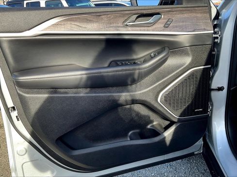 Used 2024 Jeep Grand Cherokee Limited 4xe image 23