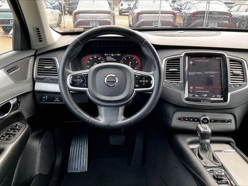 Used 2021 Volvo XC90 T5 Momentum image 14