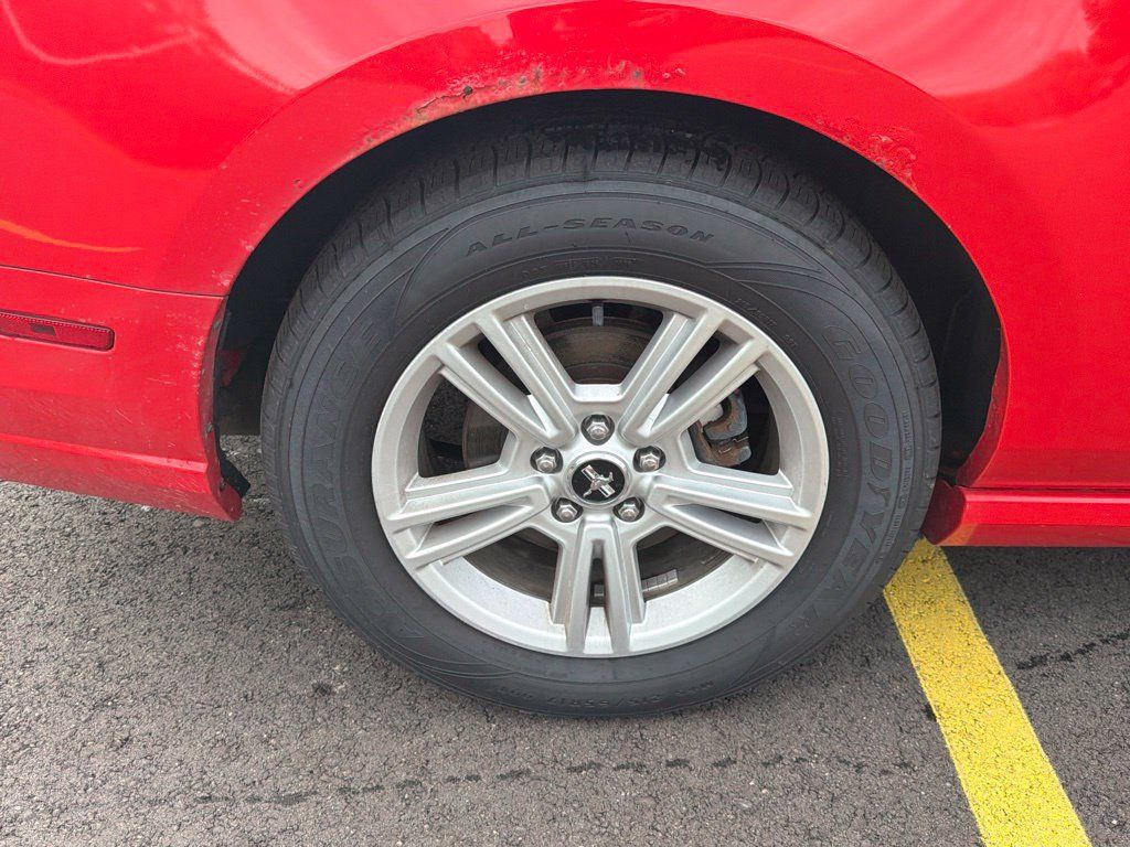 Used 2014 Ford Mustang Convertible RWD image 9