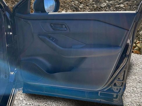 Used 2024 Nissan Rogue S image 15