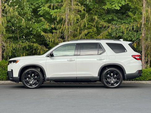 New 2026 Honda Pilot Black Edition image 3