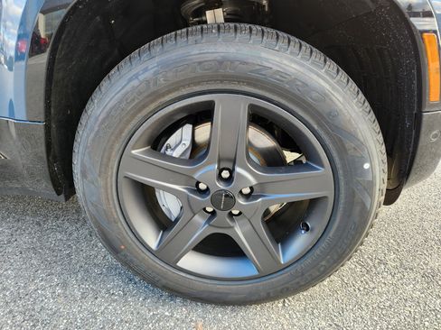 New 2026 Land Rover Defender 110 X-Dynamic SE image 7