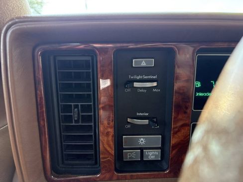 Used 1989 Cadillac Seville FWD image 14