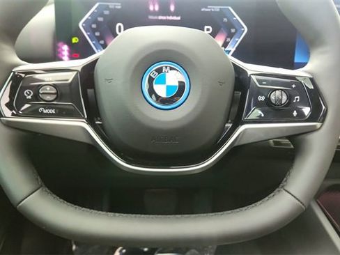 Used 2025 BMW i5 xDrive40 image 44