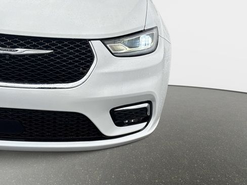 Used 2022 Chrysler Pacifica Limited image 11