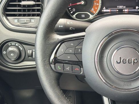 Used 2022 Jeep Renegade Altitude w/ Convenience Group AWD/4WD image 7