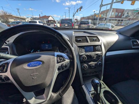 Used 2015 Ford Explorer XLT image 22