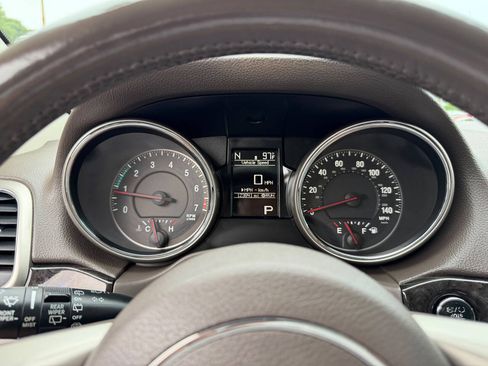 Used 2011 Jeep Grand Cherokee Laredo AWD/4WD image 15