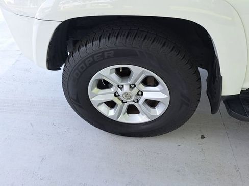 Used 2020 Toyota 4Runner SR5 Premium w/ Moonroof Package AWD/4WD image 29