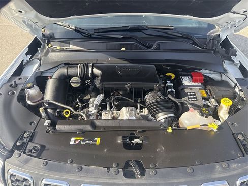 Used 2024 Jeep Compass Latitude image 16