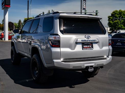 Used 2021 Toyota 4Runner SR5 AWD/4WD image 10