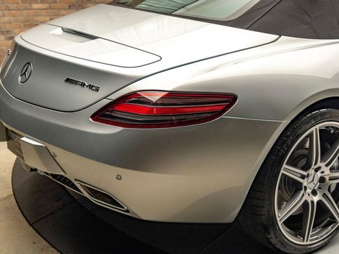 Used 2012 Mercedes-Benz SLS AMG Roadster image 33