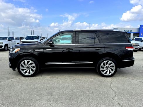 Used 2024 Lincoln Navigator Reserve image 10