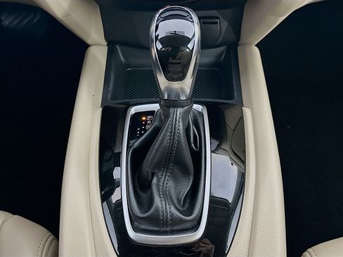 Used 2018 Nissan Rogue SV image 23