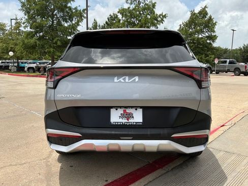 Used 2025 Kia Sportage LX FWD image 7
