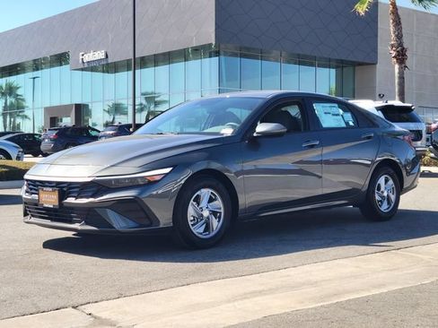 New 2026 Hyundai Elantra SE FWD image 2
