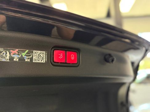 Used 2025 Mercedes-Benz C 300 4MATIC Sedan image 39