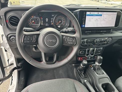 Used 2024 Jeep Wrangler Unlimited Rubicon AWD/4WD image 15