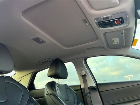 Used 2024 Hyundai Elantra Limited image 26