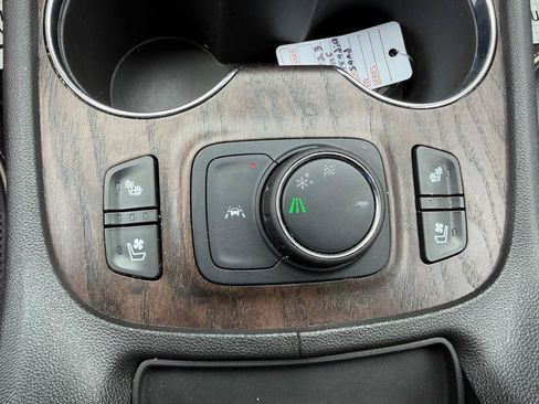 Used 2023 GMC Acadia Denali w/ Denali Ultimate Package FWD image 23