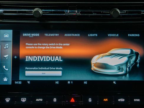 Used 2024 Aston Martin DB12 Coupe image 24