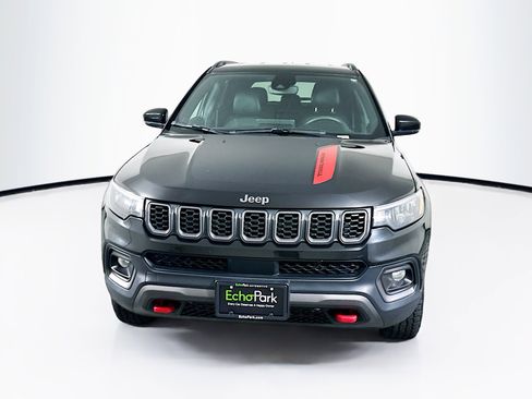 Used 2024 Jeep Compass Trailhawk AWD/4WD image 2