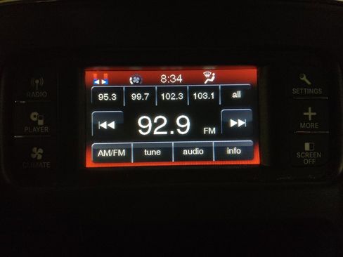 Used 2018 Dodge Journey SE image 25