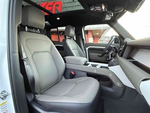 Used 2025 Land Rover Defender 110 X-Dynamic SE AWD/4WD image 11