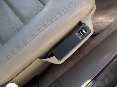 Used 1996 Cadillac De Ville Sedan FWD image 30