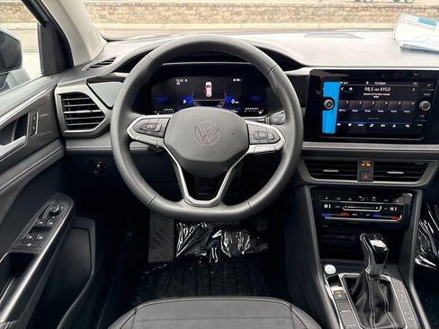 New 2026 Volkswagen Taos SE image 16