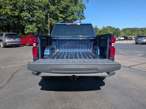 Used 2022 Chevrolet Silverado 1500 LT AWD/4WD image 26