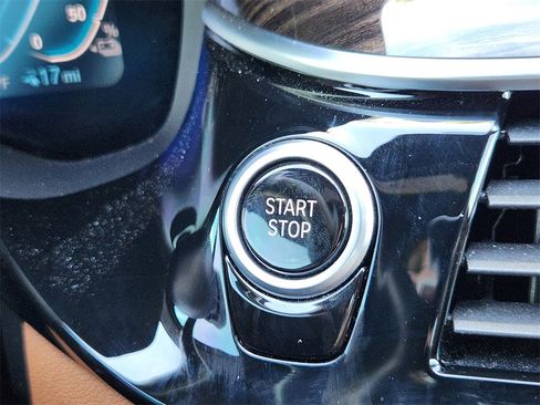 Used 2022 BMW 530e xDrive 530e iPerformance w/ M Sport Package image 30