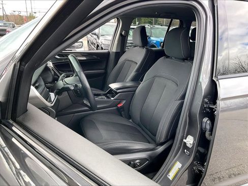 Used 2022 Jeep Grand Cherokee Laredo w/ Luxury Tech Group I image 9