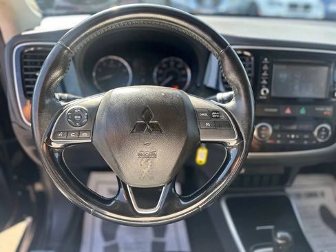 Used 2017 Mitsubishi Outlander ES image 42