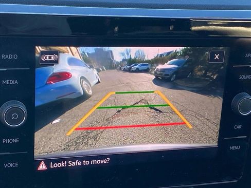 Used 2025 Volkswagen Taos SE image 15