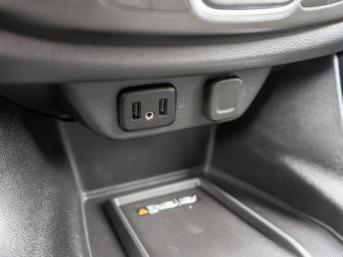 Used 2023 Chevrolet Traverse LT image 31