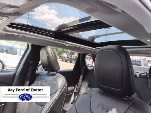 Used 2022 Jeep Cherokee Limited AWD/4WD image 22