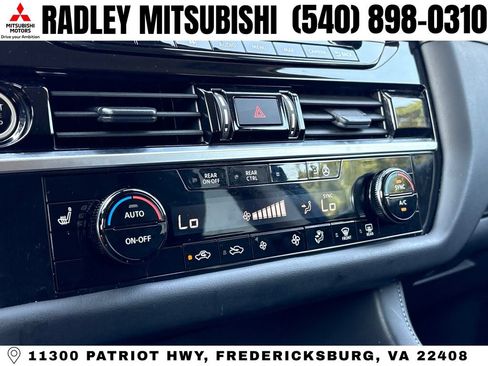 Used 2023 Nissan Pathfinder SL AWD/4WD image 10