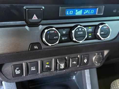 Used 2021 Toyota Tacoma TRD Sport w/ Technology Package image 25