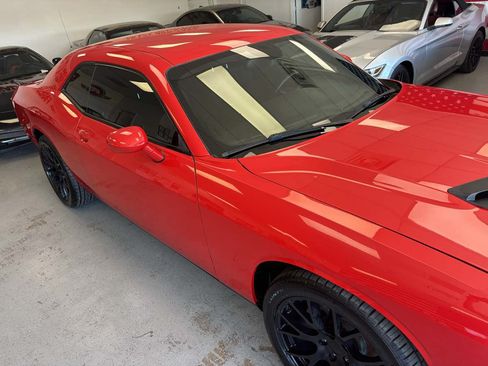 Used 2016 Dodge Challenger SXT RWD image 4