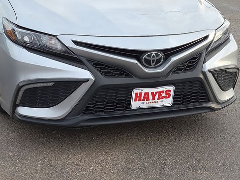 Used 2023 Toyota Camry SE image 6